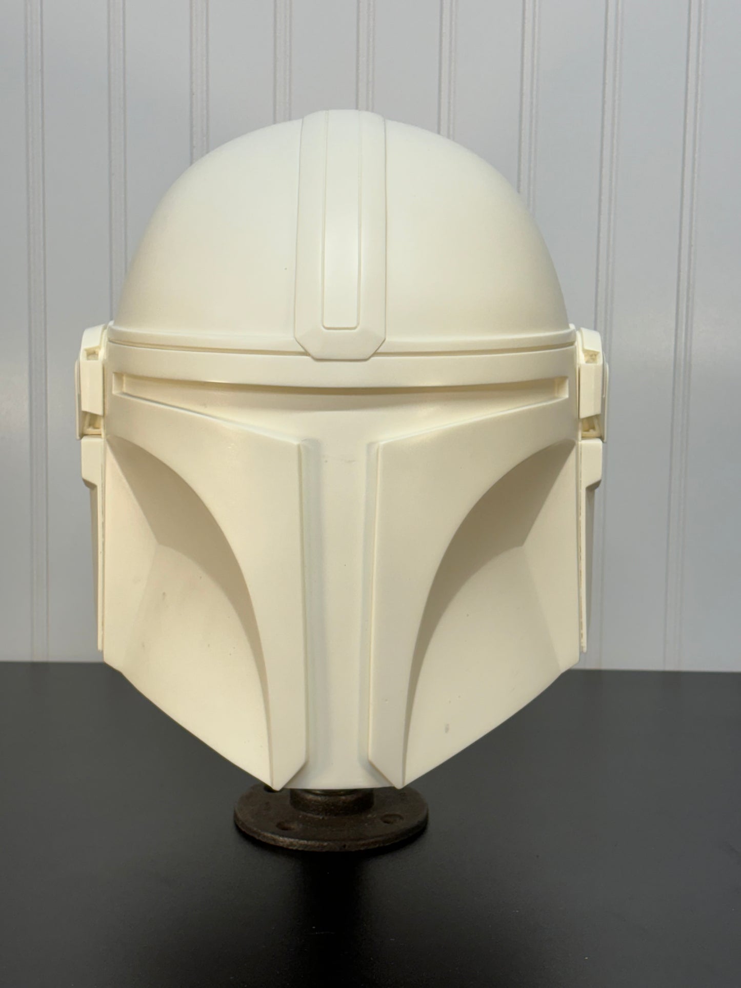 Din Djarin Mandalorian helmet cast