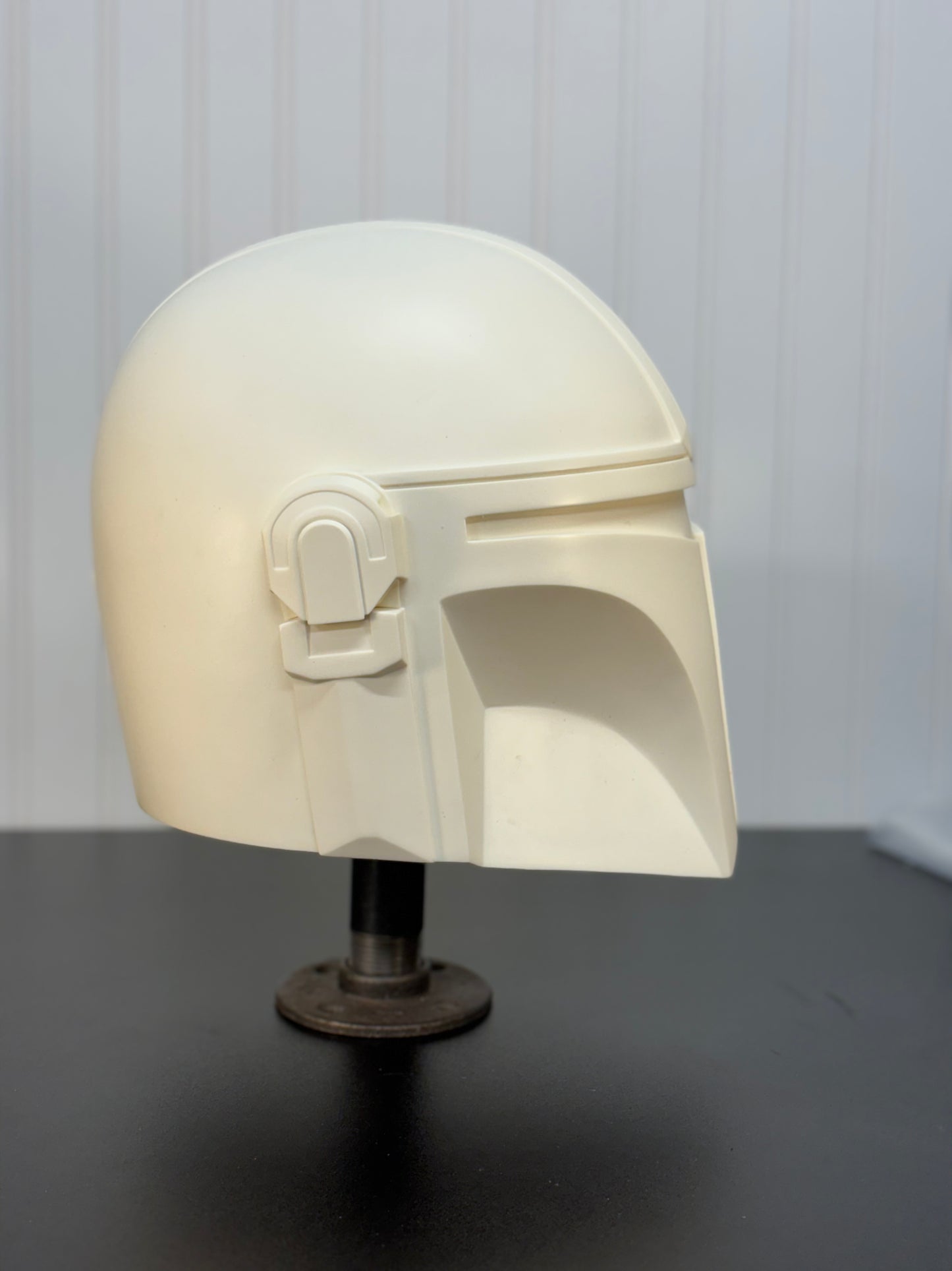 Din Djarin Mandalorian helmet cast