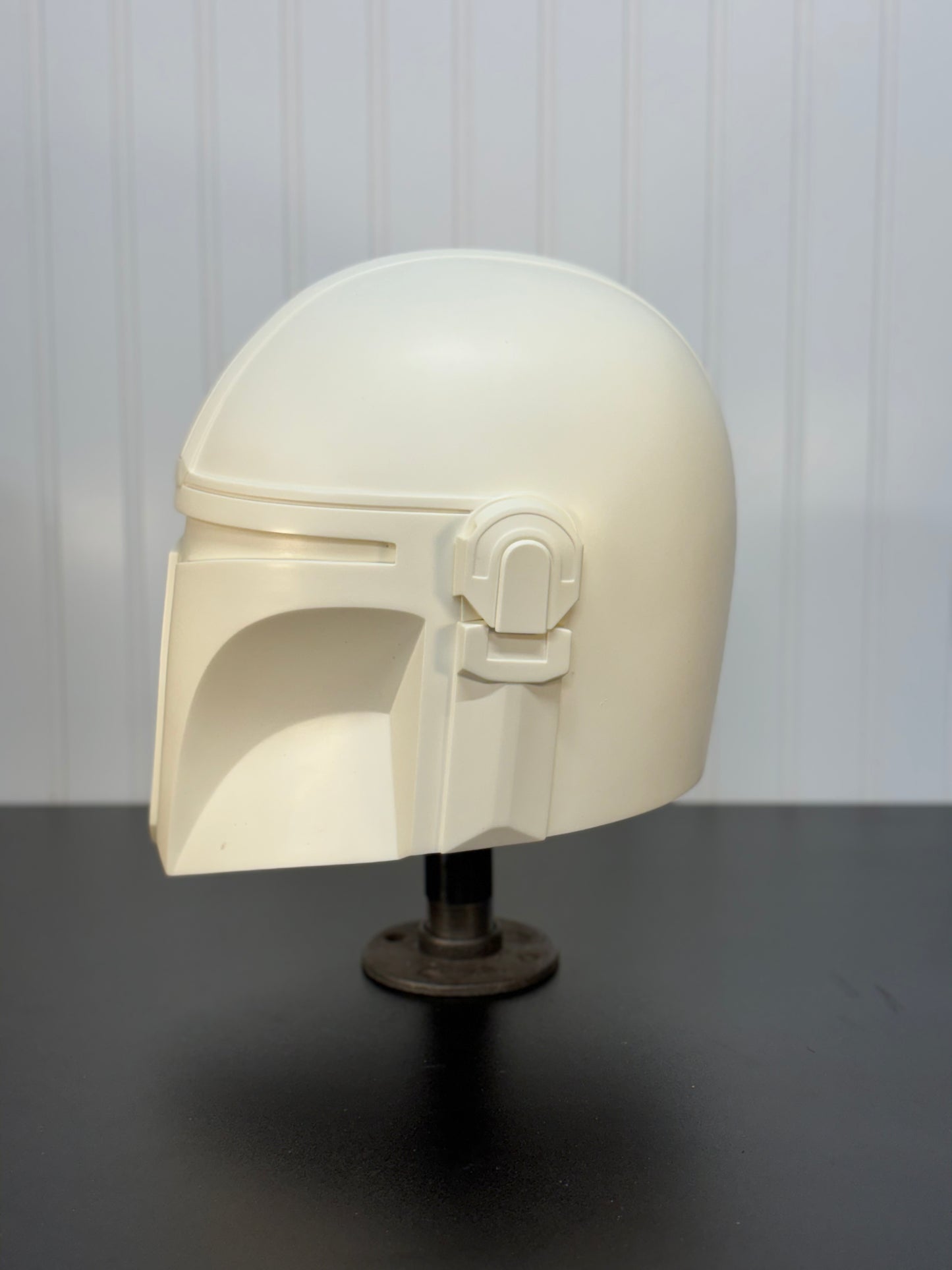 Din Djarin Mandalorian helmet cast